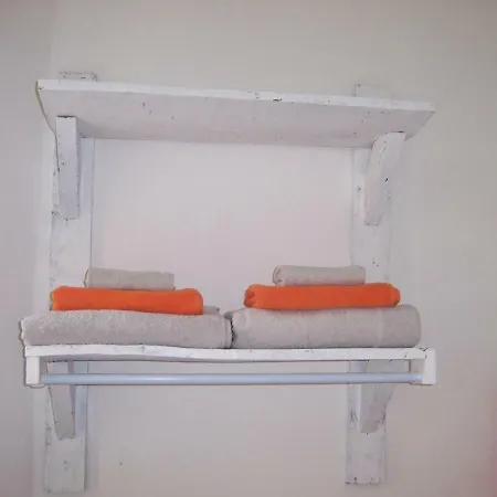 Casa Cairo Rooms&services * Mombaroccio