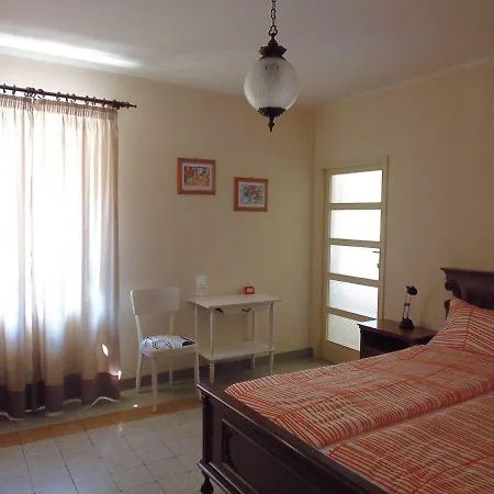 Casa Cairo Rooms&services * Mombaroccio